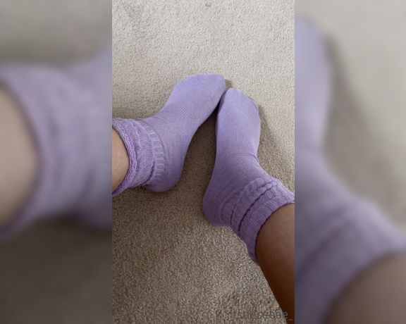 Lovewar aka itsnese Foot Fetish - 11-20-2021 OnlyFans Video - Sock tease