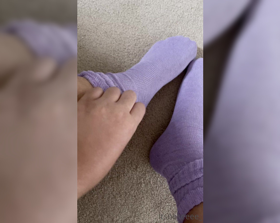 Lovewar aka itsnese Foot Fetish - 11-20-2021 OnlyFans Video - Sock tease