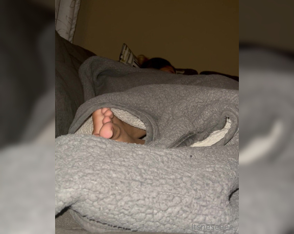 Lovewar aka itsnese Foot Fetish - 03-22-2022 OnlyFans Video - Watch me rubbing my feet together while I watch crime shows  clip