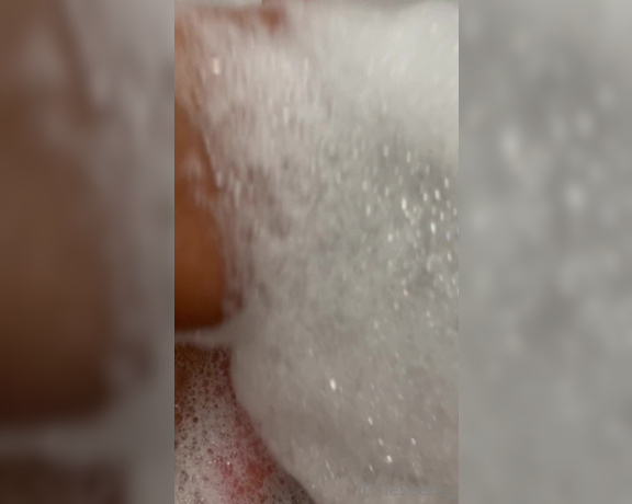 Lovewar aka itsnese Foot Fetish - 09-18-2022 OnlyFans Video - bubble baths do my feet right every time