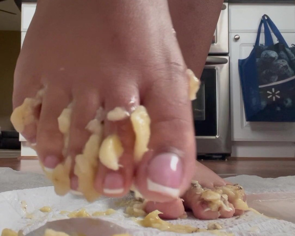 Lovewar aka itsnese Foot Fetish - 10-13-2022 OnlyFans Video - Hey munch, was this your lunch Lick it clean  Banana smashing vid and pics