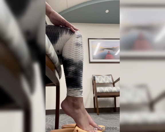 Lovewar aka itsnese Foot Fetish - 11-18-2021 OnlyFans Video - Caught A guy in the doctors office was sitting across from me staring at my feet