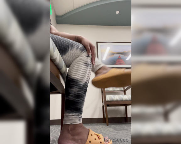 Lovewar aka itsnese Foot Fetish - 11-18-2021 OnlyFans Video - Caught A guy in the doctors office was sitting across from me staring at my feet