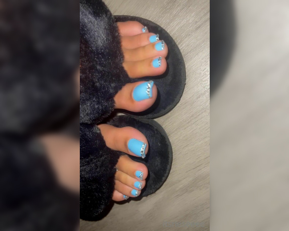 Lovewar aka itsnese Foot Fetish - 05-14-2023 OnlyFans Video - Fav slippers