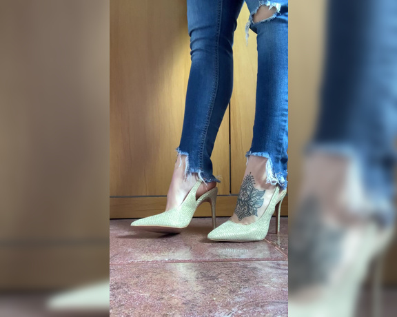 Pé da Alê aka pedaale Foot Fetish - 01-17-2022 OnlyFans Video - Exibição com esse salto que eu amo My favorite shoes baby