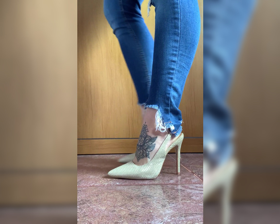 Pé da Alê aka pedaale Foot Fetish - 01-17-2022 OnlyFans Video - Exibição com esse salto que eu amo My favorite shoes baby