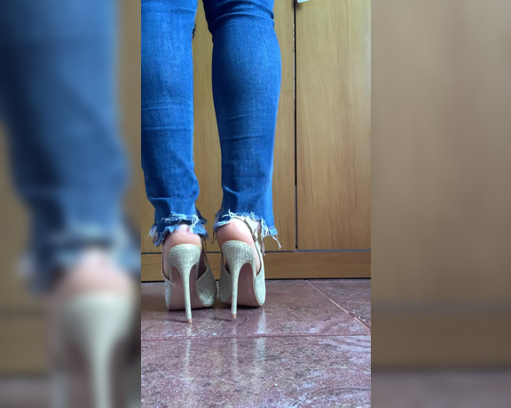 Pé da Alê aka pedaale Foot Fetish - 01-17-2022 OnlyFans Video - Exibição com esse salto que eu amo My favorite shoes baby