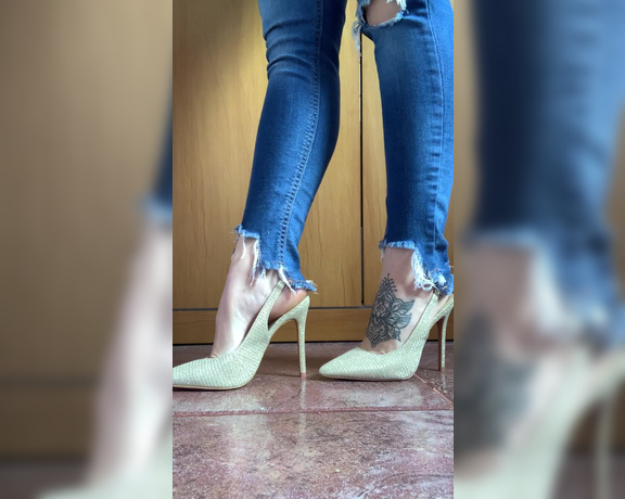 Pé da Alê aka pedaale Foot Fetish - 01-17-2022 OnlyFans Video - Exibição com esse salto que eu amo My favorite shoes baby