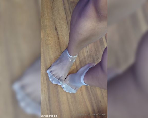 Thickpuertoricansoles aka thickprsoles Foot Fetish - 04-21-2024 OnlyFans Video - I just love how thick my legs are and how cute my toes look in these