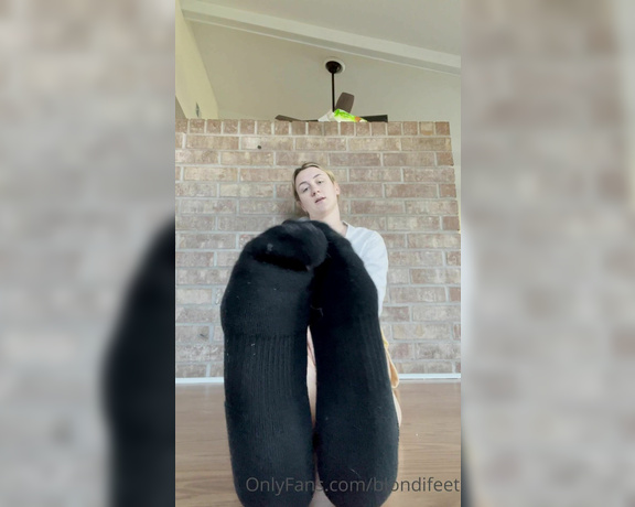 Blondifeet aka blondifeet Foot Fetish - 10-24-2021 OnlyFans Video - Black sock removal