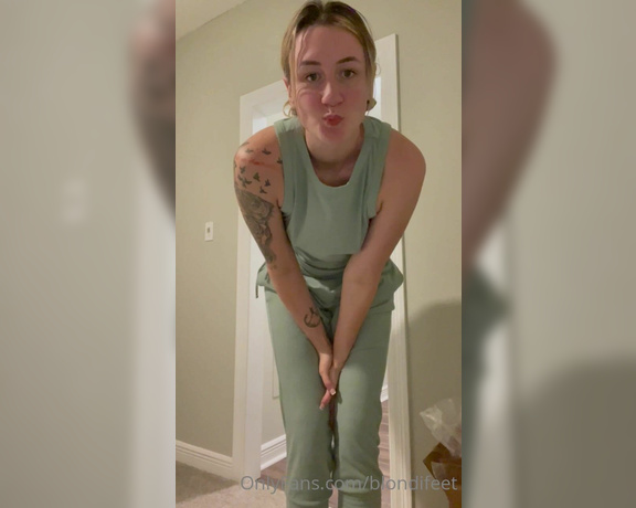 Blondifeet aka blondifeet Foot Fetish - 01-01-2022 OnlyFans Video - 2021 is almost over, enjoy this final video post of the year