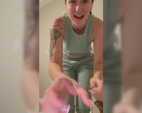 Blondifeet aka blondifeet Foot Fetish - 01-01-2022 OnlyFans Video - 2021 is almost over, enjoy this final video post of the year