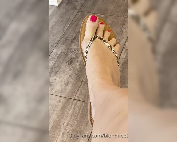 Blondifeet aka blondifeet Foot Fetish - 02-10-2022 OnlyFans Video - Who wants to smell them