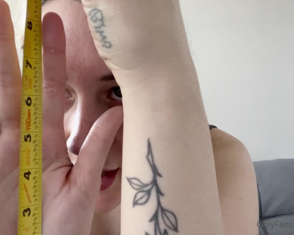 Blondifeet aka blondifeet Foot Fetish - 12-03-2022 OnlyFans Video - Watch me measure my feet and hands