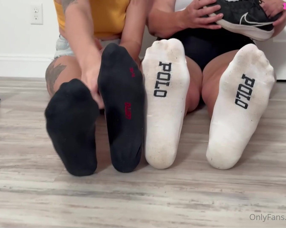 Blondifeet aka blondifeet Foot Fetish - 10-01-2024 OnlyFans Video - seechellethegoddess has the biggest feet in the foot fetish community 18