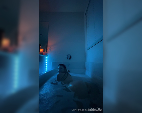 Cecily Demille aka goddesscecee Findom - 08-16-2024 OnlyFans Video - Bath time fun