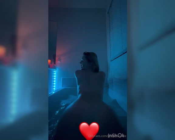 Cecily Demille aka goddesscecee Findom - 08-16-2024 OnlyFans Video - Bath time fun