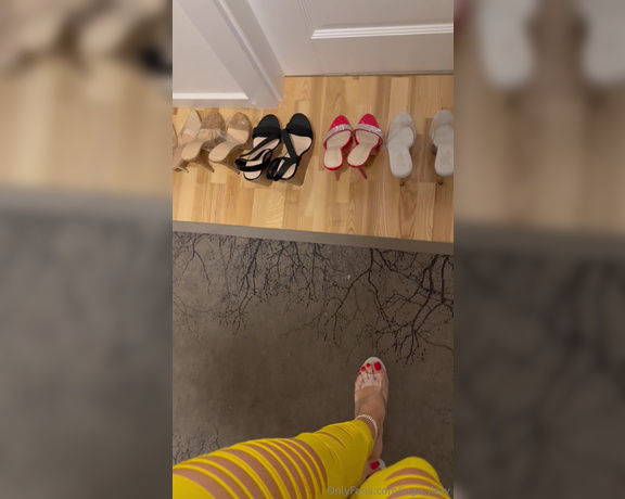 Inga_llery aka inga_llery Foot Fetish - 11-12-2023 OnlyFans Video - Hello my Fans  maybe you want custom video  today i am relaxing, i can