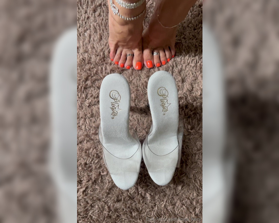 Inga_llery aka inga_llery Foot Fetish - 10-20-2023 OnlyFans Video - Today i posted a lot videos  yes they are short but i think you must