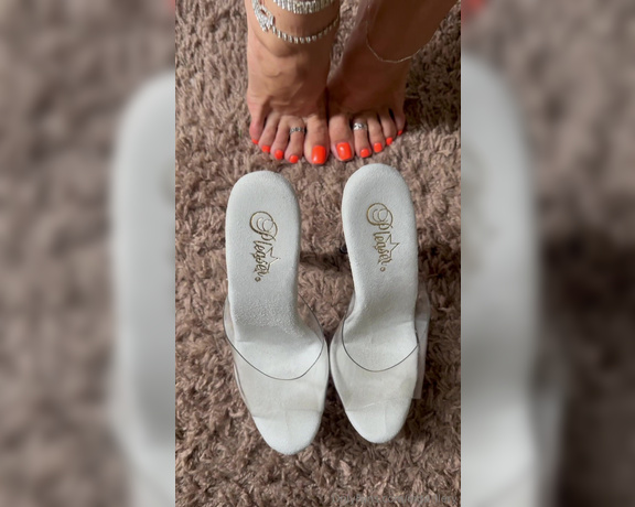 Inga_llery aka inga_llery Foot Fetish - 10-20-2023 OnlyFans Video - Today i posted a lot videos  yes they are short but i think you must