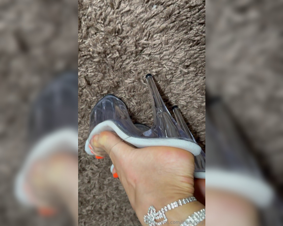 Inga_llery aka inga_llery Foot Fetish - 10-20-2023 OnlyFans Video - Today i posted a lot videos  yes they are short but i think you must