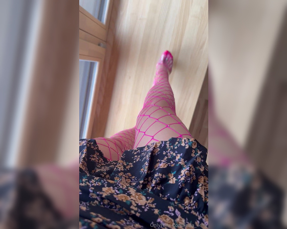 Inga_llery aka inga_llery Foot Fetish - 12-25-2023 OnlyFans Video - Merry Christmas