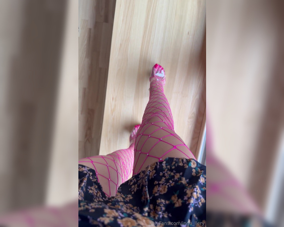 Inga_llery aka inga_llery Foot Fetish - 12-25-2023 OnlyFans Video - Merry Christmas