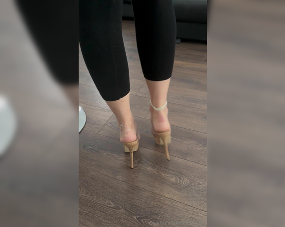 Inga_llery aka inga_llery Foot Fetish - 02-20-2024 OnlyFans Video - Have a good tuesday evening