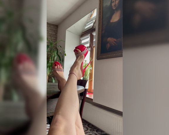 Inga_llery aka inga_llery Foot Fetish - 06-04-2024 OnlyFans Video - Sometimes it can be i mean legs on the table