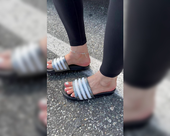 Lilmisdry aka lilmisdry Foot Fetish - 08-14-2023 OnlyFans Video - My new Adidas slides 4K  813