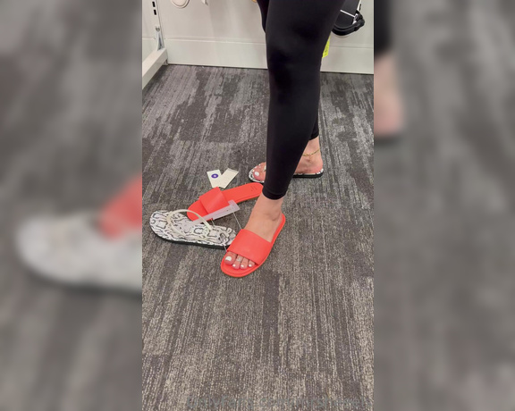 Lilmisdry aka lilmisdry Foot Fetish - 08-23-2023 OnlyFans Video - Walking in my flip flops and trying on new sandals in 4K