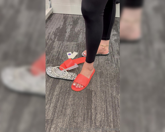 Lilmisdry aka lilmisdry Foot Fetish - 08-23-2023 OnlyFans Video - Walking in my flip flops and trying on new sandals in 4K