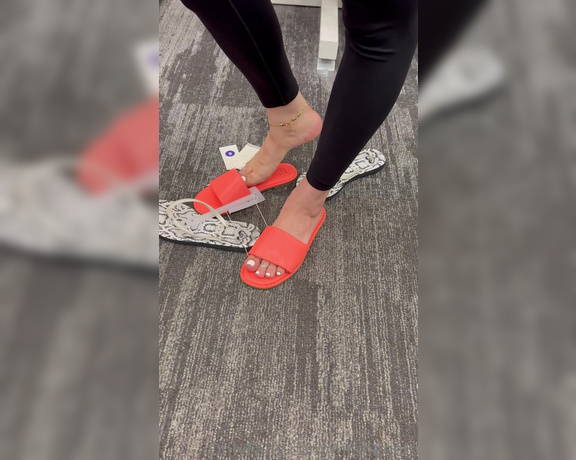 Lilmisdry aka lilmisdry Foot Fetish - 08-23-2023 OnlyFans Video - Walking in my flip flops and trying on new sandals in 4K