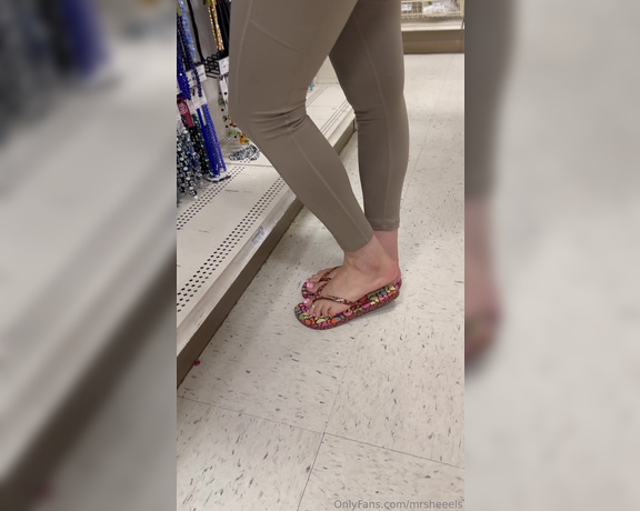 Lilmisdry aka lilmisdry Foot Fetish - 10-03-2023 OnlyFans Video - My soles in public