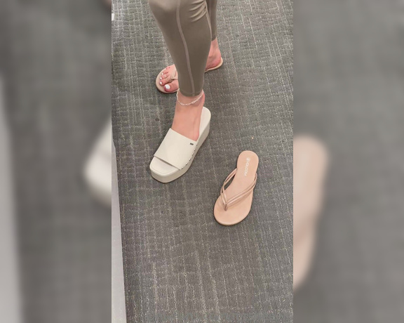 Lilmisdry aka lilmisdry Foot Fetish - 08-12-2023 OnlyFans Video - Trying on a pair of platform sandals