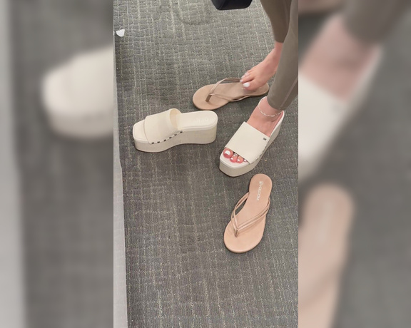 Lilmisdry aka lilmisdry Foot Fetish - 08-12-2023 OnlyFans Video - Trying on a pair of platform sandals