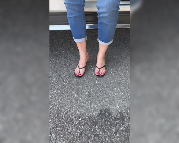 Lilmisdry aka lilmisdry Foot Fetish - 08-12-2023 OnlyFans Video - 4K Walking in heels  723