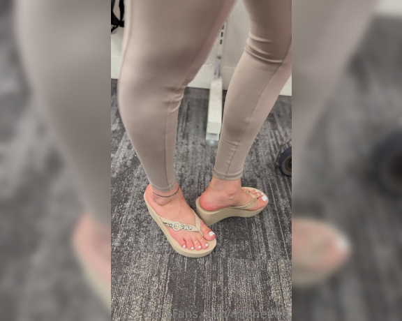 Lilmisdry aka lilmisdry Foot Fetish - 08-20-2023 OnlyFans Video - Heres three 4K videos of me in Wedges  819