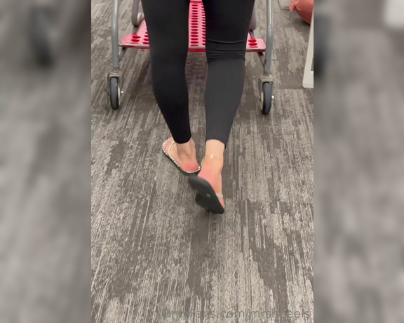 Lilmisdry aka lilmisdry Foot Fetish - 08-21-2023 OnlyFans Video - Three 4K Videos of me walking in Roxy flip flops