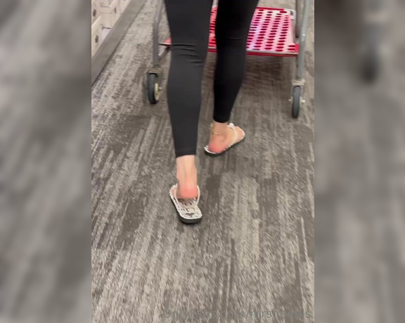 Lilmisdry aka lilmisdry Foot Fetish - 08-21-2023 OnlyFans Video - Three 4K Videos of me walking in Roxy flip flops