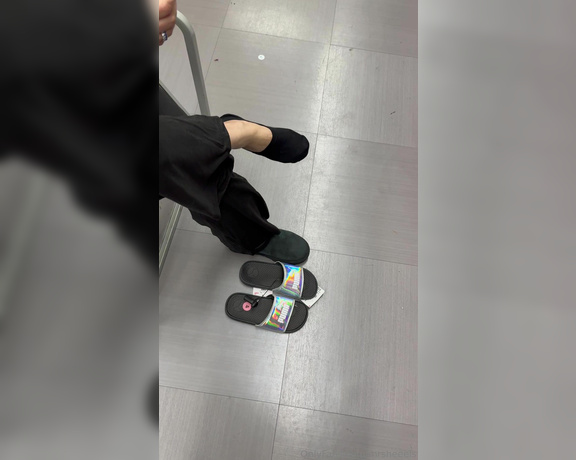 Lilmisdry aka lilmisdry Foot Fetish - 12-14-2023 OnlyFans Video - Trying on new slides earlier today too bad they were big