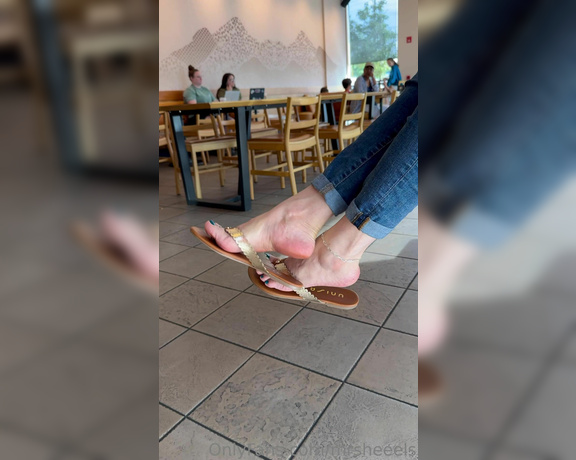 Lilmisdry aka lilmisdry Foot Fetish - 08-12-2023 OnlyFans Video - At Starbucks 4K Video 722