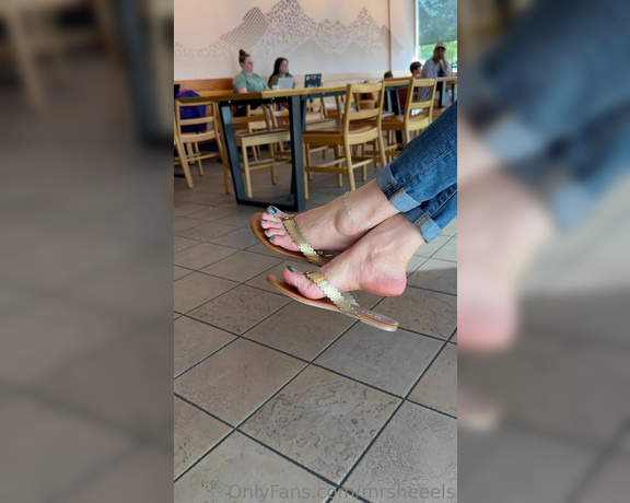 Lilmisdry aka lilmisdry Foot Fetish - 08-12-2023 OnlyFans Video - At Starbucks 4K Video 722