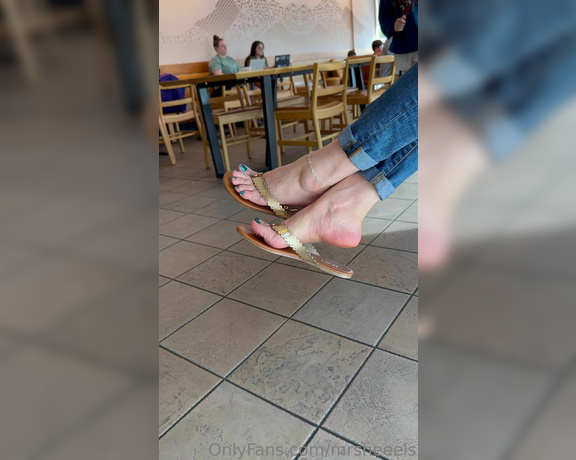 Lilmisdry aka lilmisdry Foot Fetish - 08-12-2023 OnlyFans Video - At Starbucks 4K Video 722