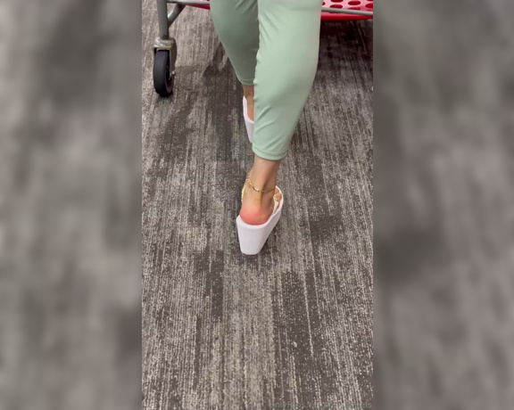 Lilmisdry aka lilmisdry Foot Fetish - 09-08-2023 OnlyFans Video - Walking in my white wedges part 1