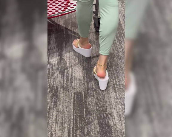 Lilmisdry aka lilmisdry Foot Fetish - 09-08-2023 OnlyFans Video - Walking in my white wedges part 1