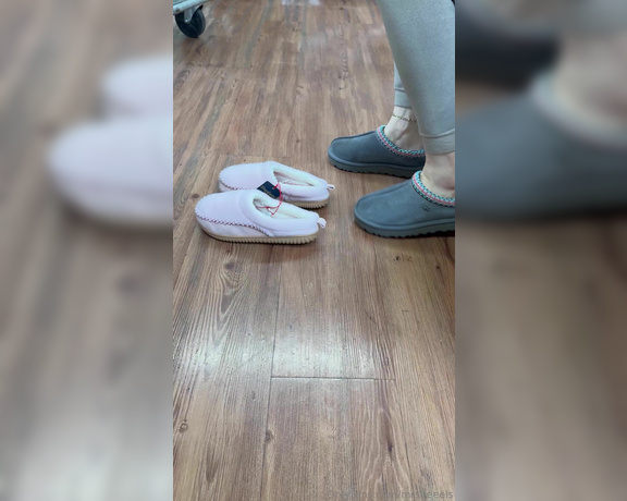 Lilmisdry aka lilmisdry Foot Fetish - 11-14-2023 OnlyFans Video - Trying on my new slippers