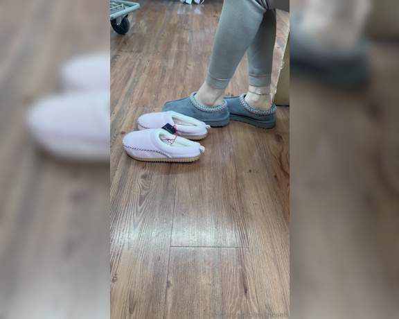 Lilmisdry aka lilmisdry Foot Fetish - 11-14-2023 OnlyFans Video - Trying on my new slippers