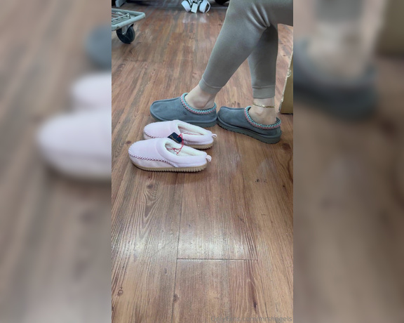 Lilmisdry aka lilmisdry Foot Fetish - 11-14-2023 OnlyFans Video - Trying on my new slippers