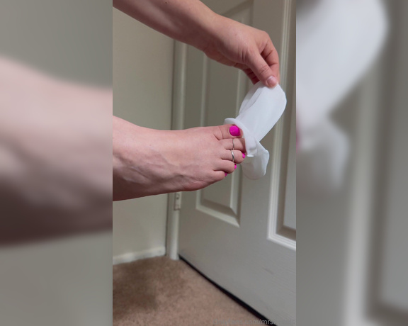 Lilmisdry aka lilmisdry Foot Fetish - 03-01-2024 OnlyFans Video - Sock removal